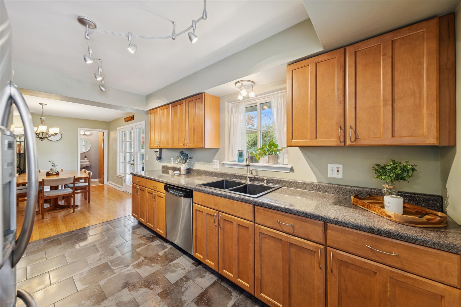 31 E Washington Boulevard