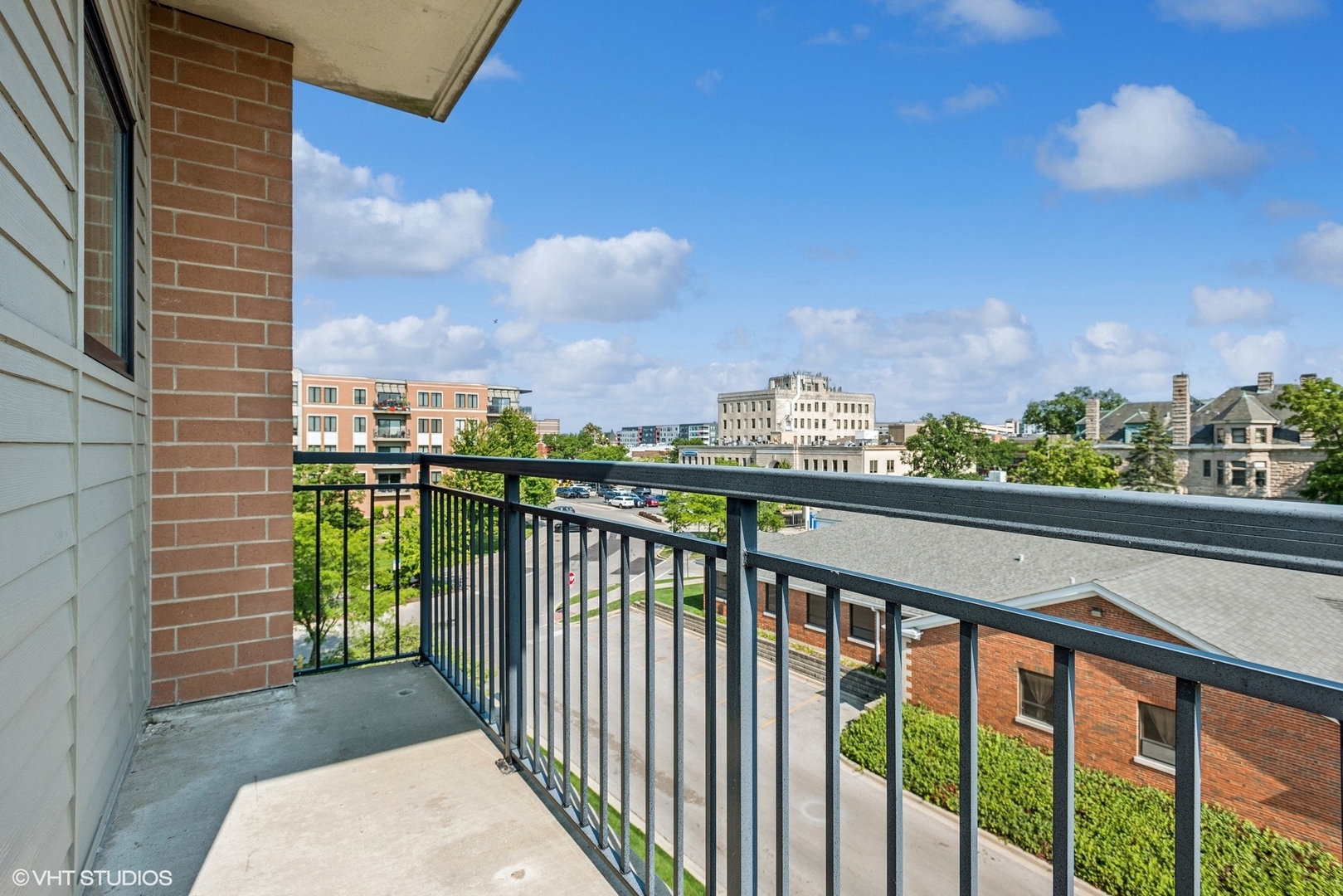 145 S York Street Unit: 426