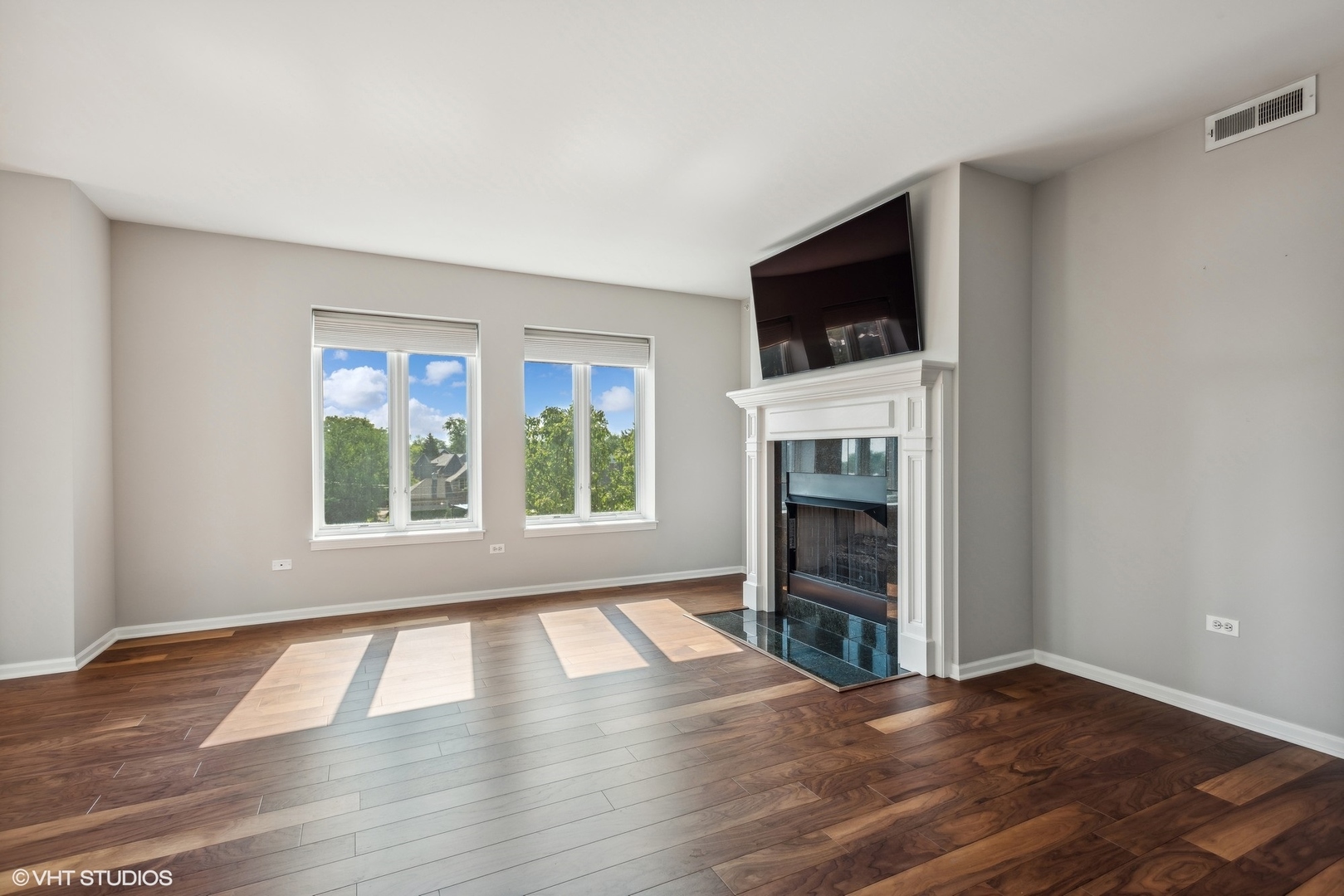 145 S York Street Unit: 426