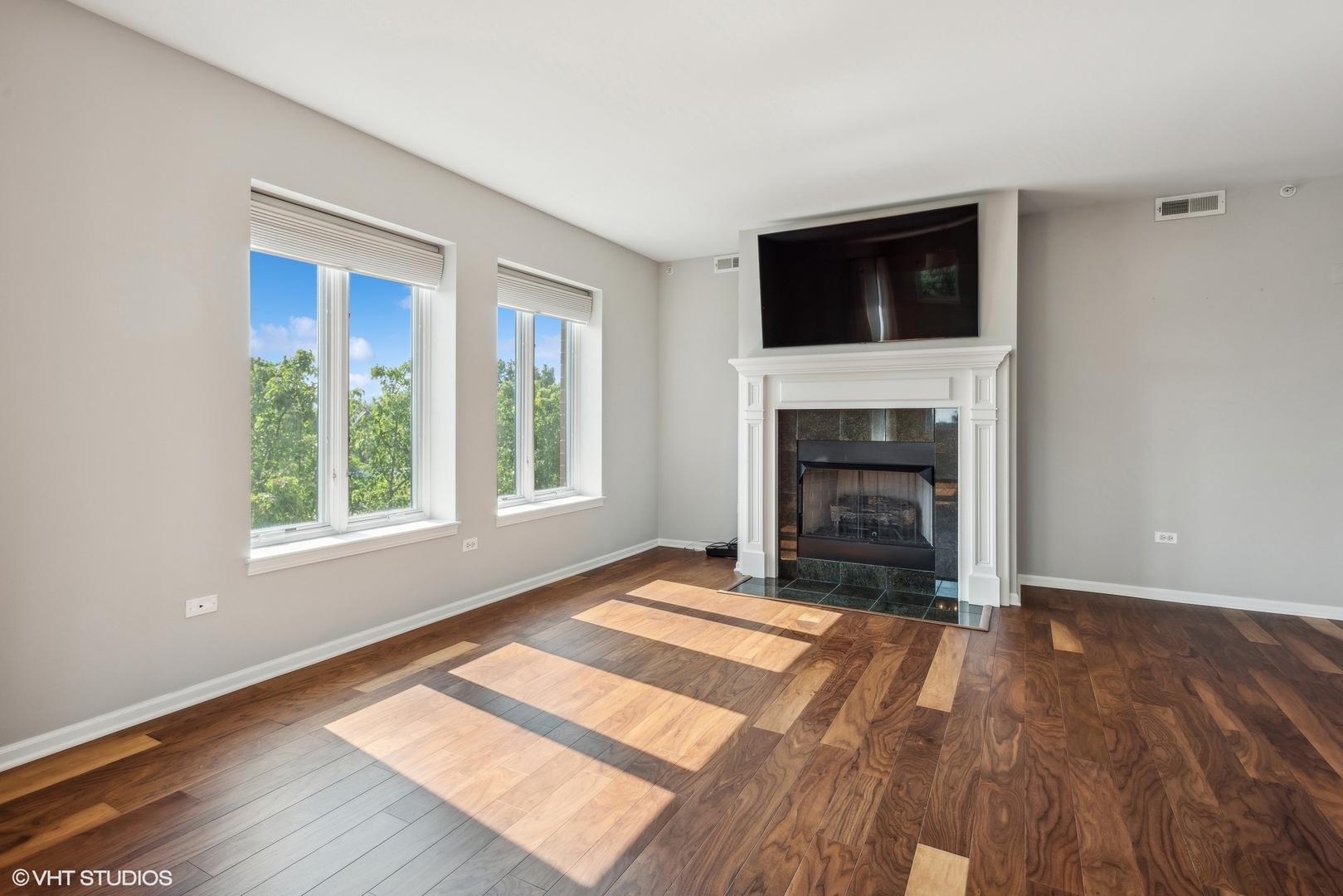 145 S York Street Unit: 426
