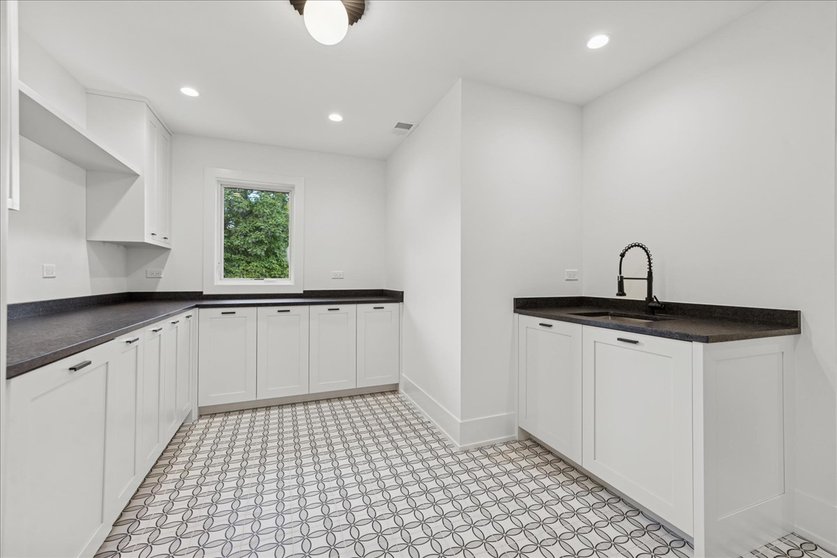 580 S Kearsage Avenue