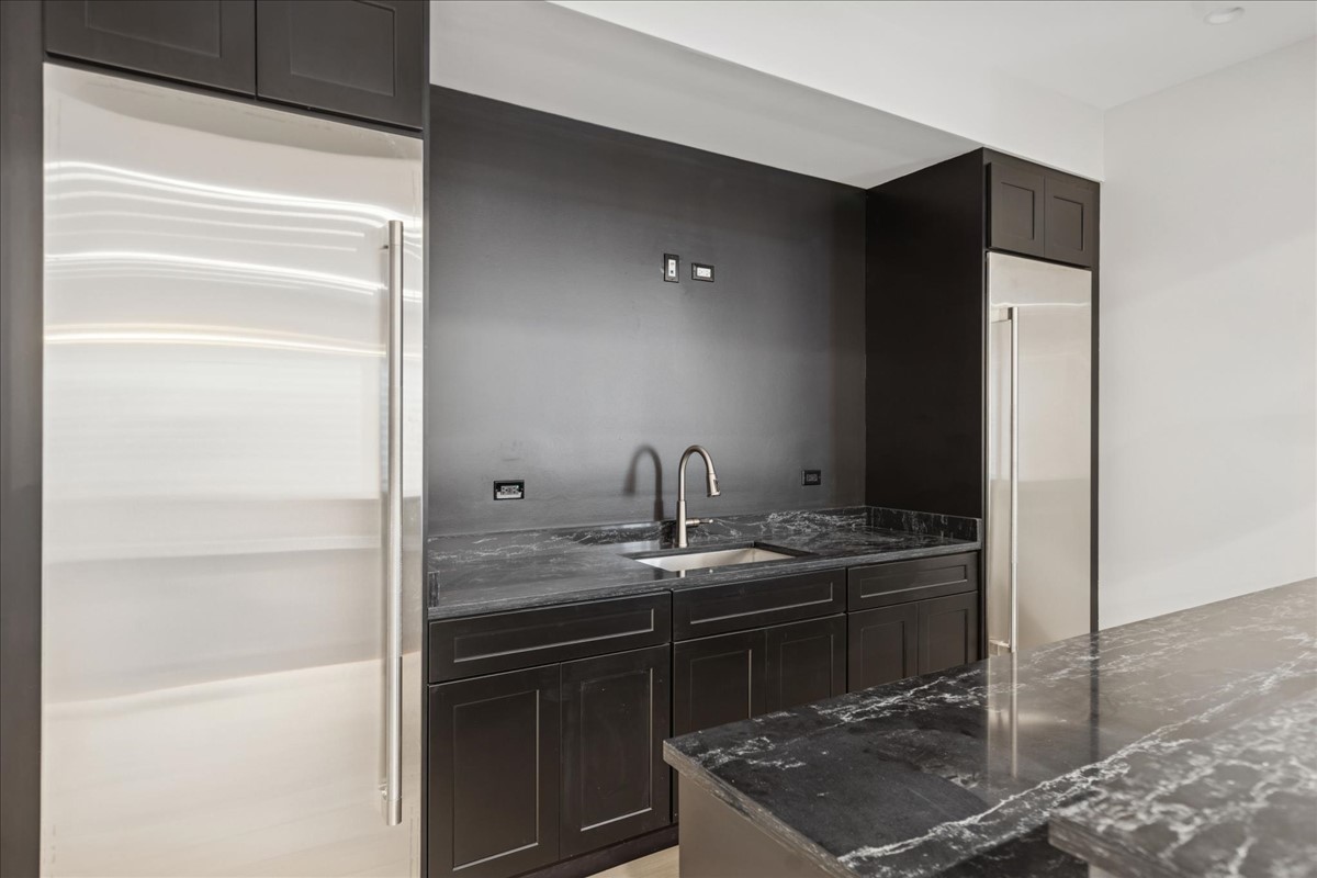 153 S Kenmore Avenue