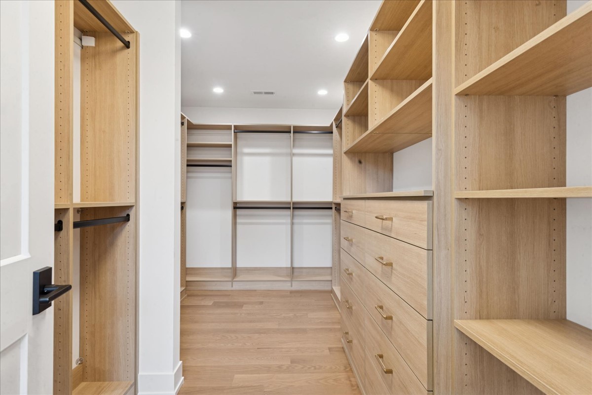 153 S Kenmore Avenue