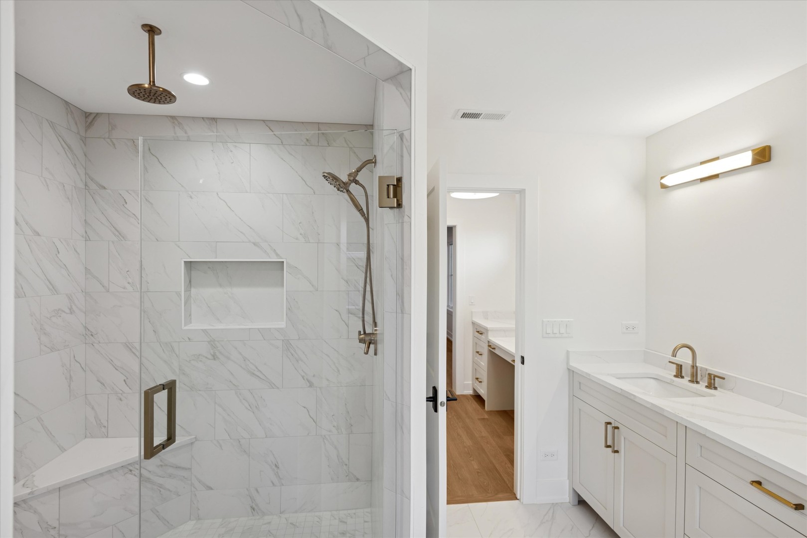 153 S Kenmore Avenue