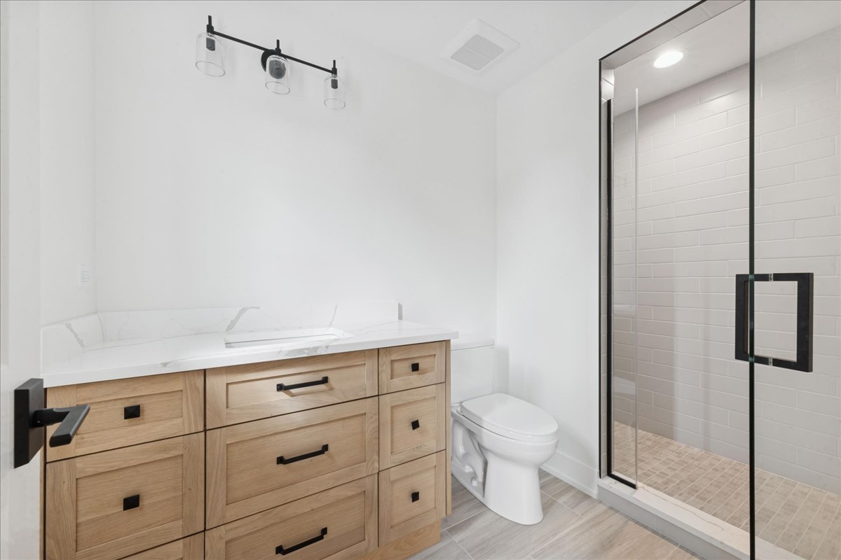 153 S Kenmore Avenue