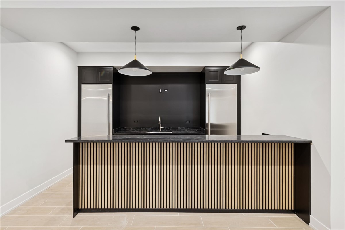 153 S Kenmore Avenue