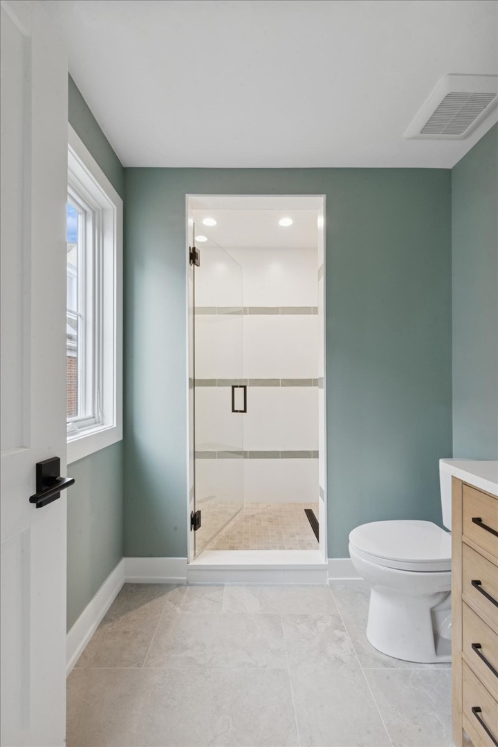 153 S Kenmore Avenue