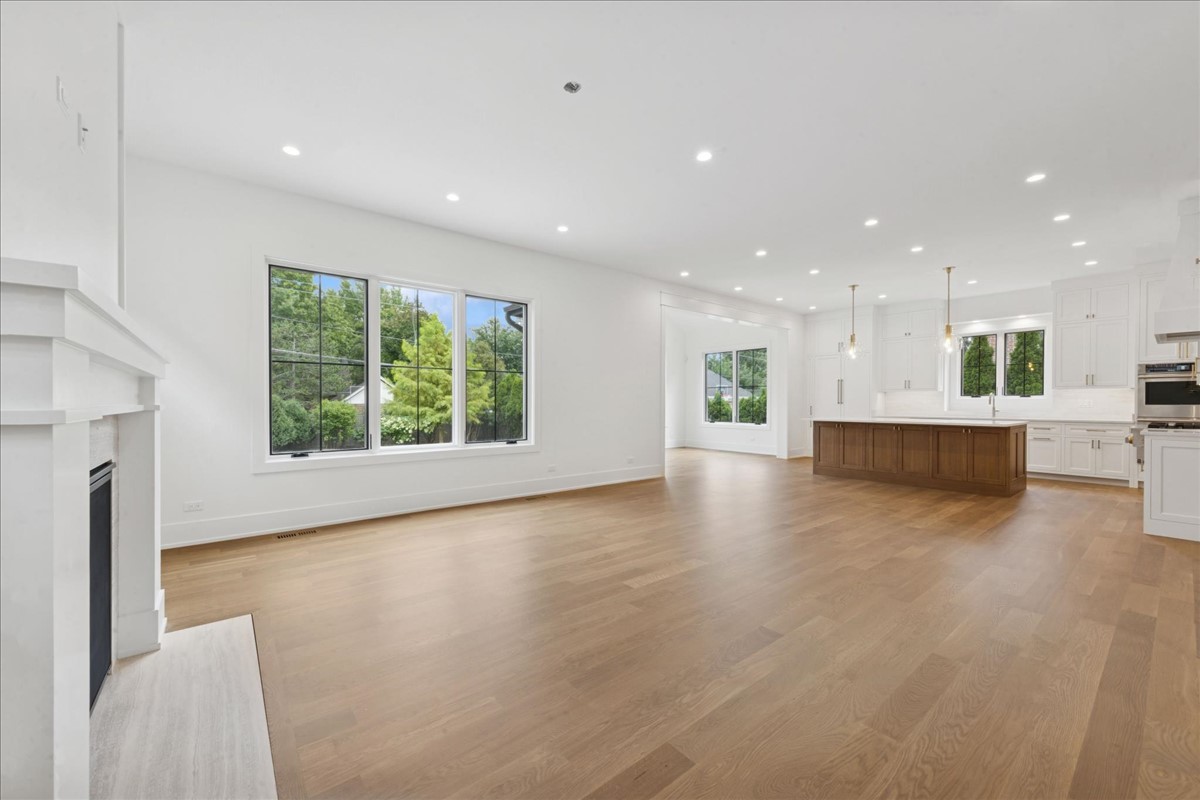 153 S Kenmore Avenue