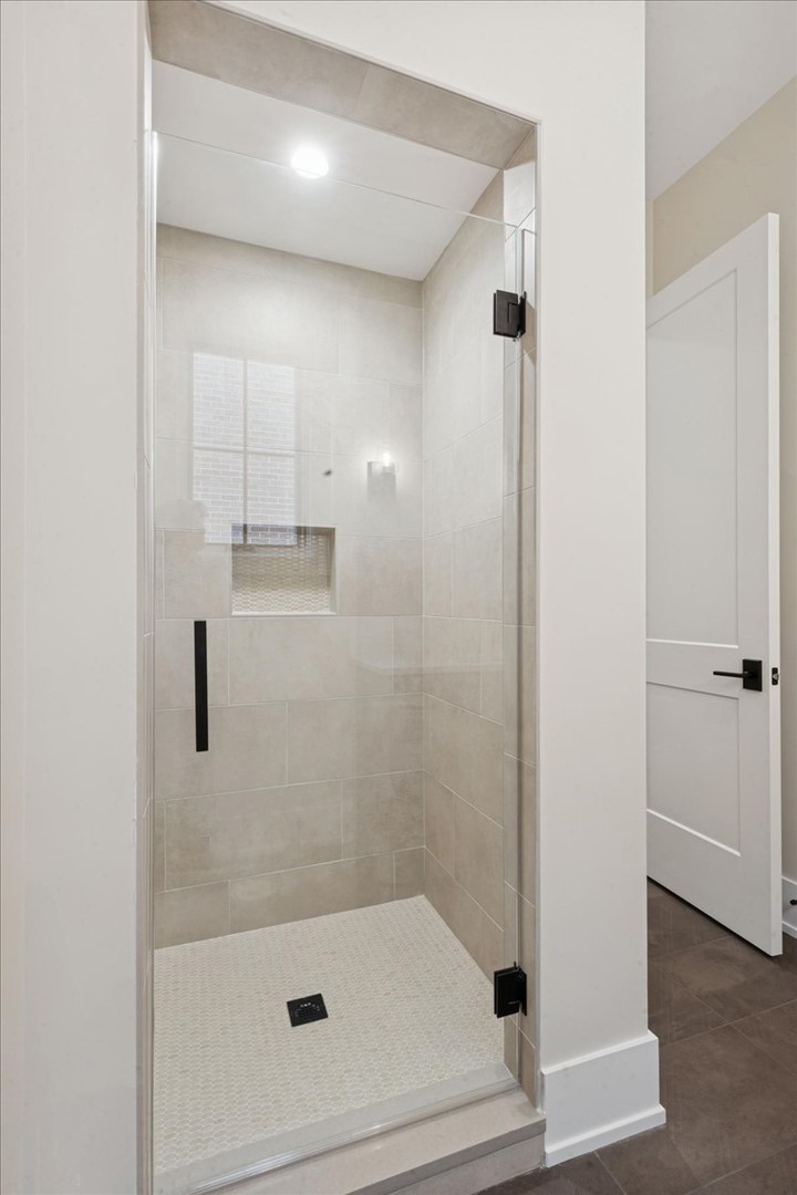 153 S Kenmore Avenue