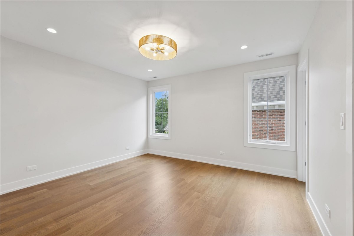 153 S Kenmore Avenue