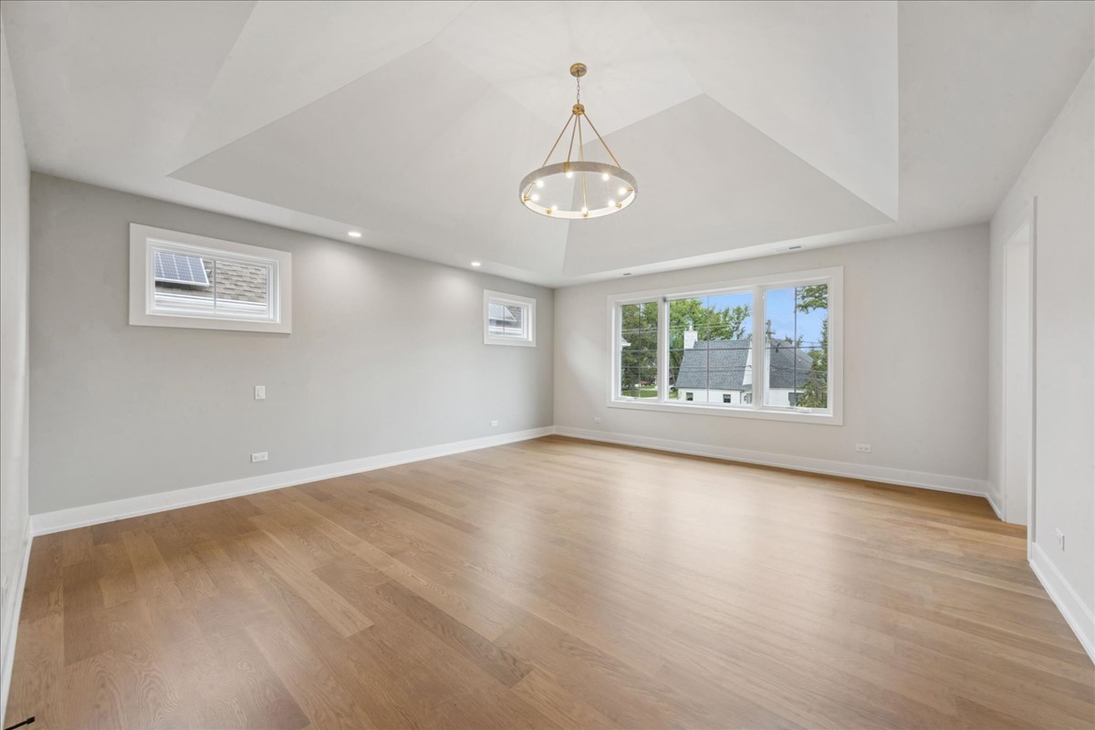 153 S Kenmore Avenue