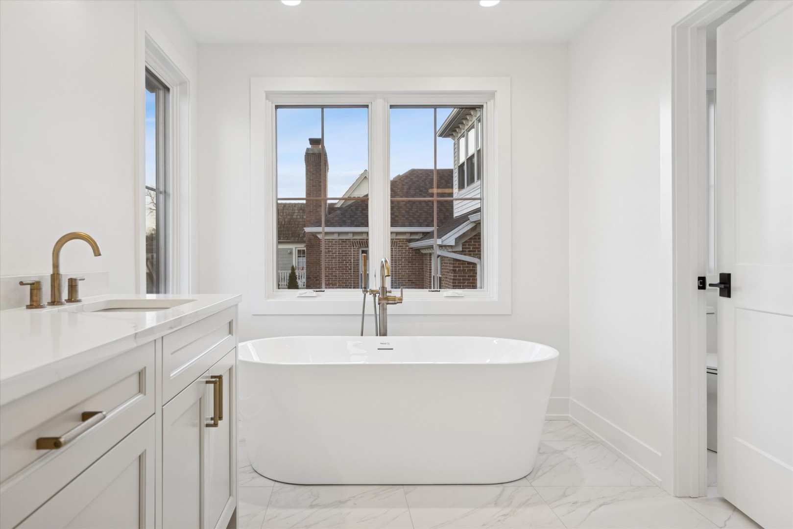 153 S Kenmore Avenue