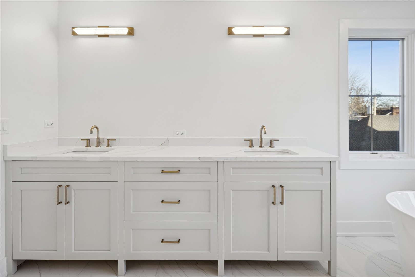 153 S Kenmore Avenue