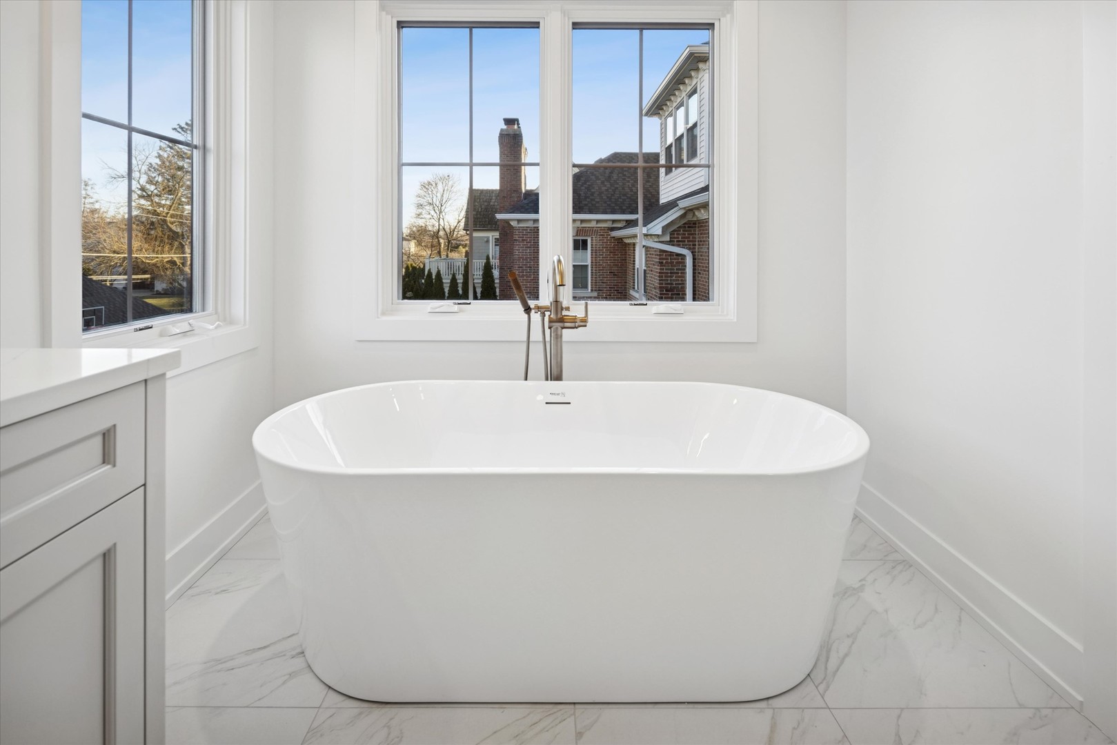 153 S Kenmore Avenue