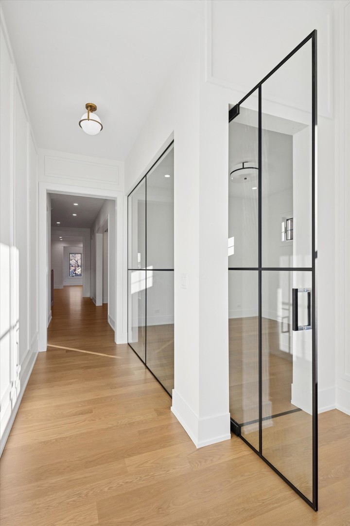 153 S Kenmore Avenue