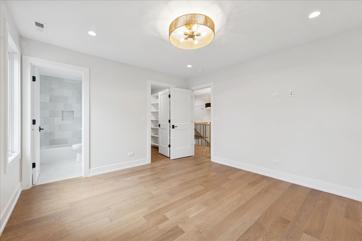 153 S Kenmore Avenue