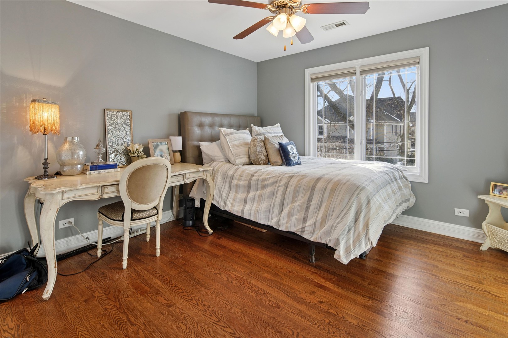 594 S Fairfield Avenue