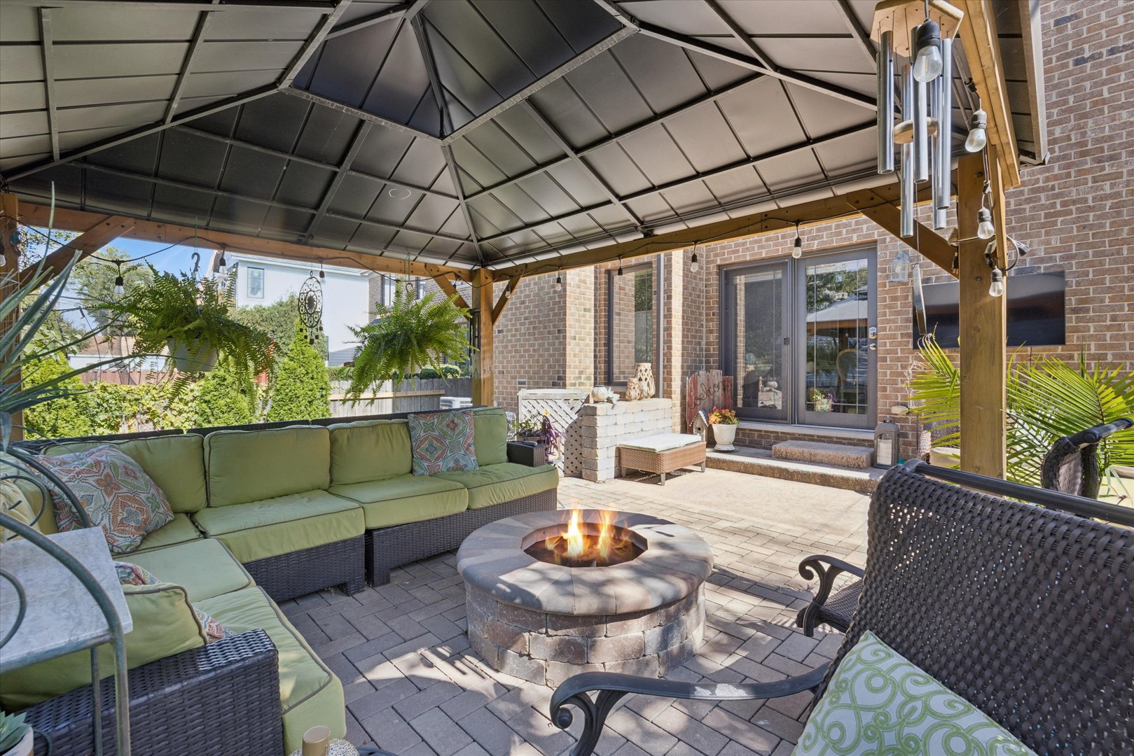 594 S Fairfield Avenue