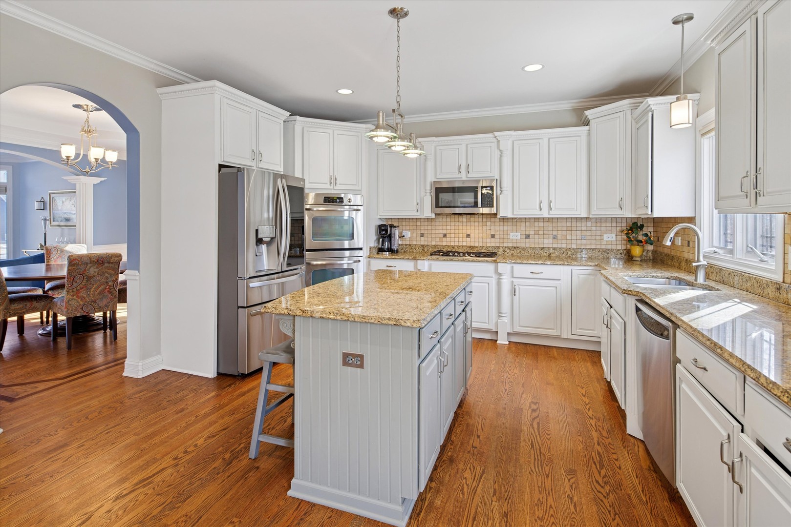 594 S Fairfield Avenue