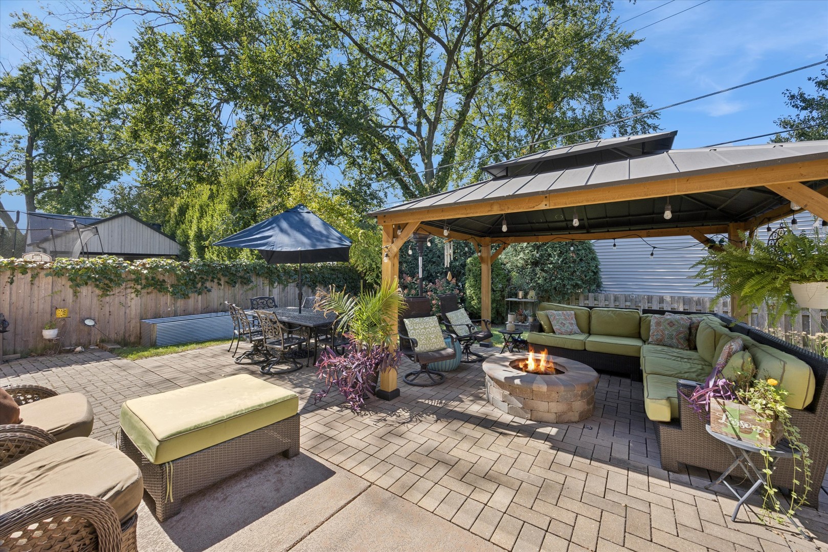 594 S Fairfield Avenue