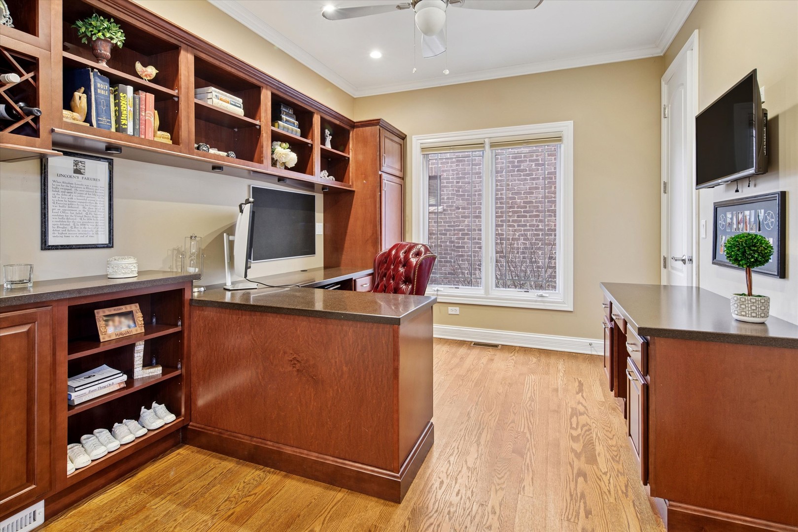 594 S Fairfield Avenue