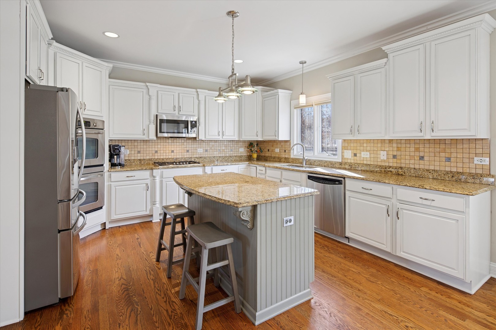 594 S Fairfield Avenue