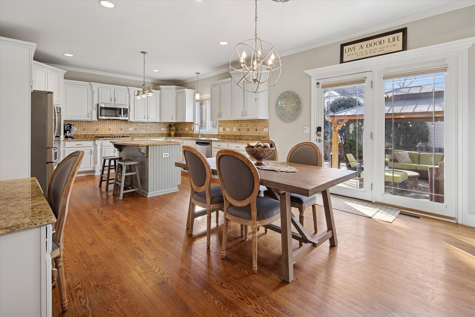 594 S Fairfield Avenue