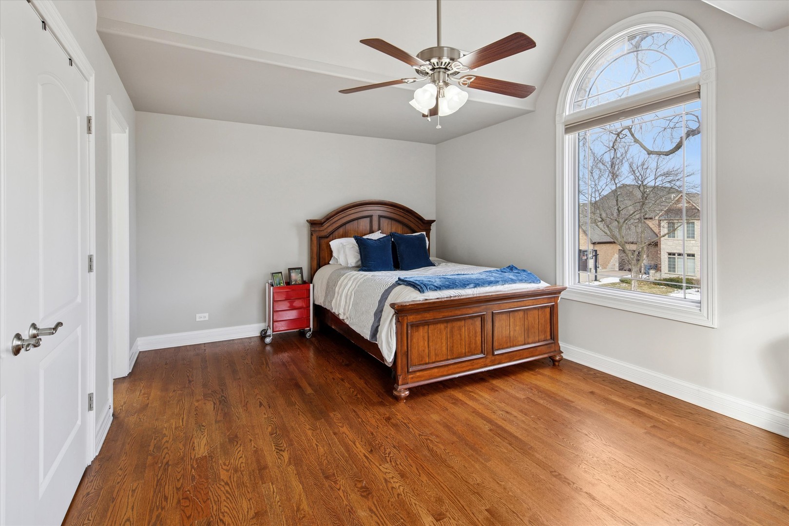 594 S Fairfield Avenue