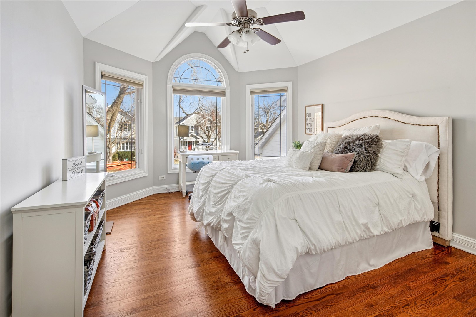 594 S Fairfield Avenue