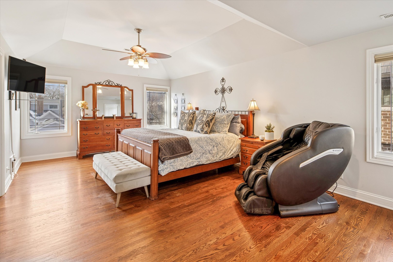 594 S Fairfield Avenue