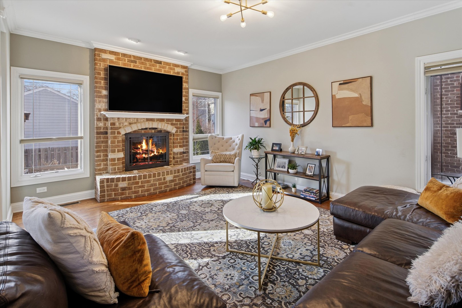 594 S Fairfield Avenue