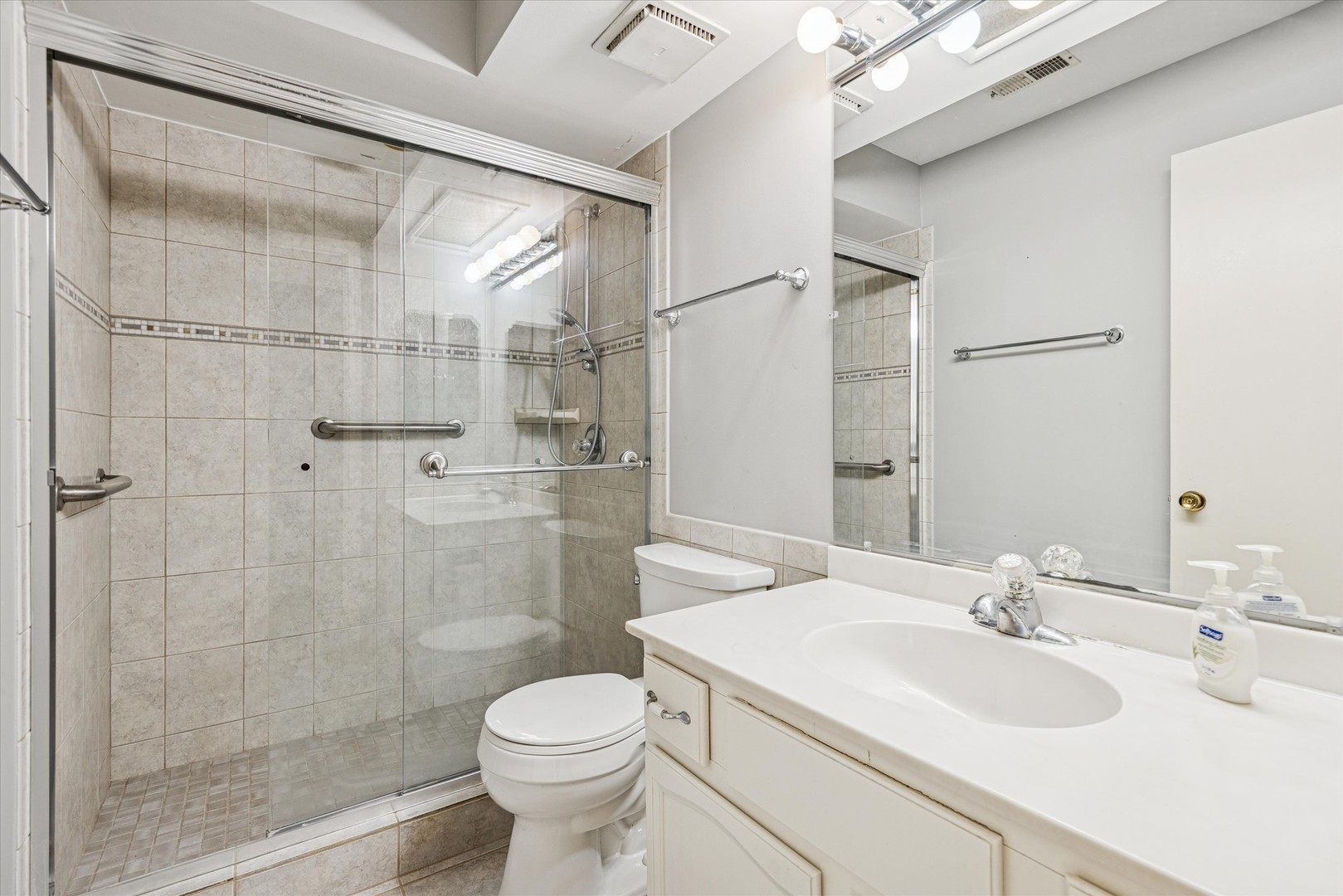 1S150 Spring Road Unit: 2I