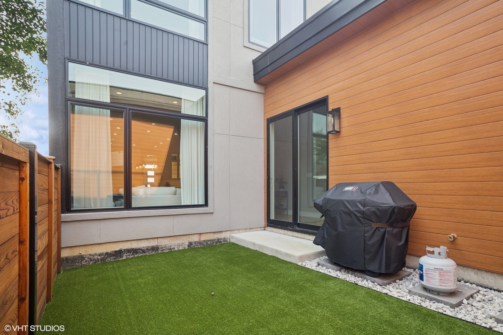 274 N Addison Avenue