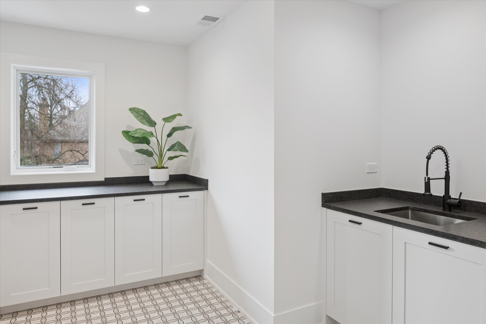 580 S Kearsage Avenue