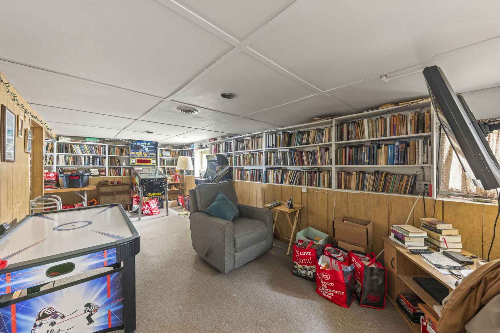 2646 N Mont Clare Avenue