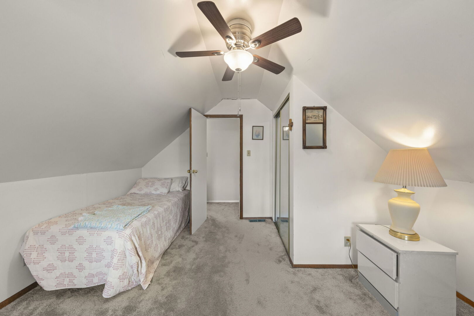 2646 N Mont Clare Avenue