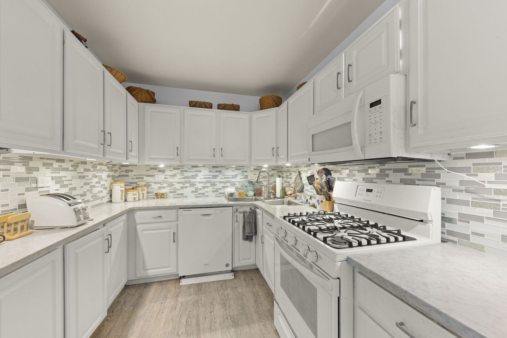 2646 N Mont Clare Avenue