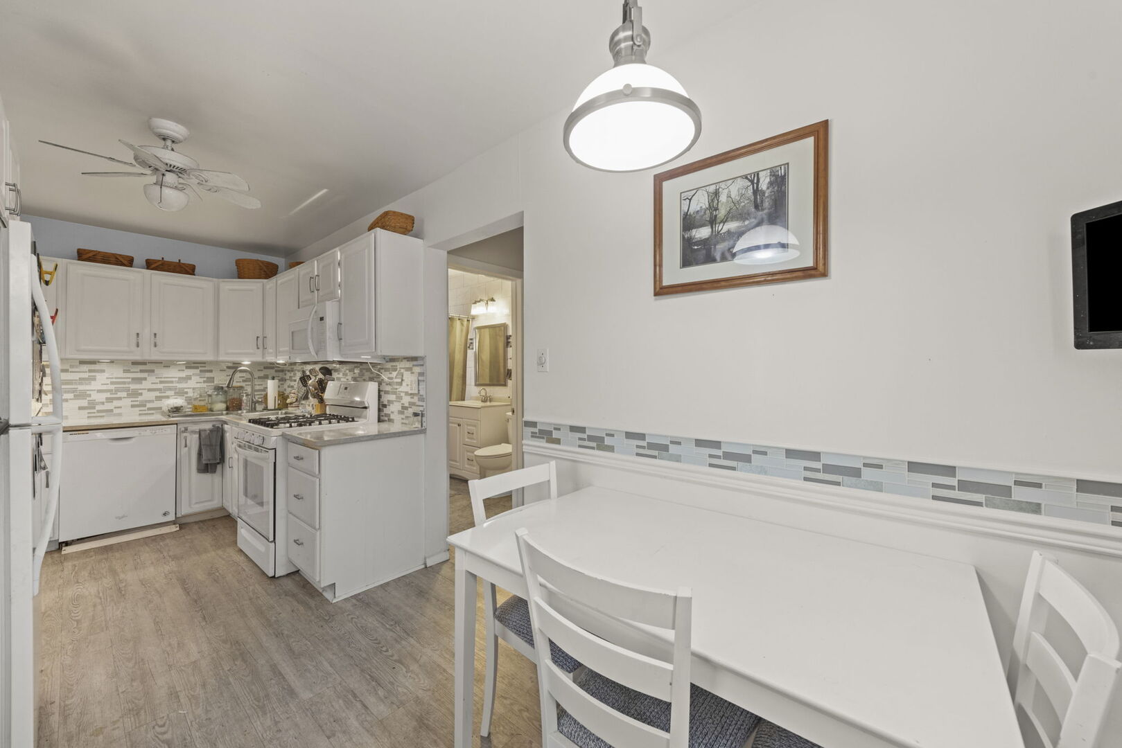 2646 N Mont Clare Avenue