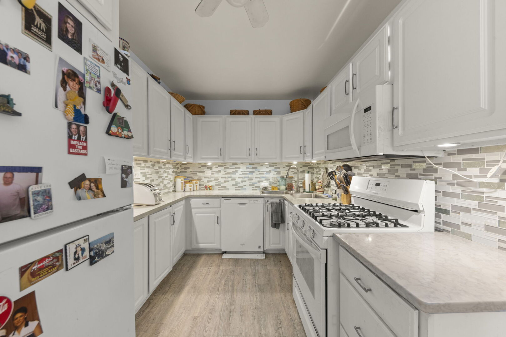 2646 N Mont Clare Avenue