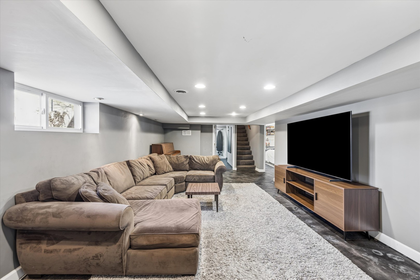 293 N Illinois Street