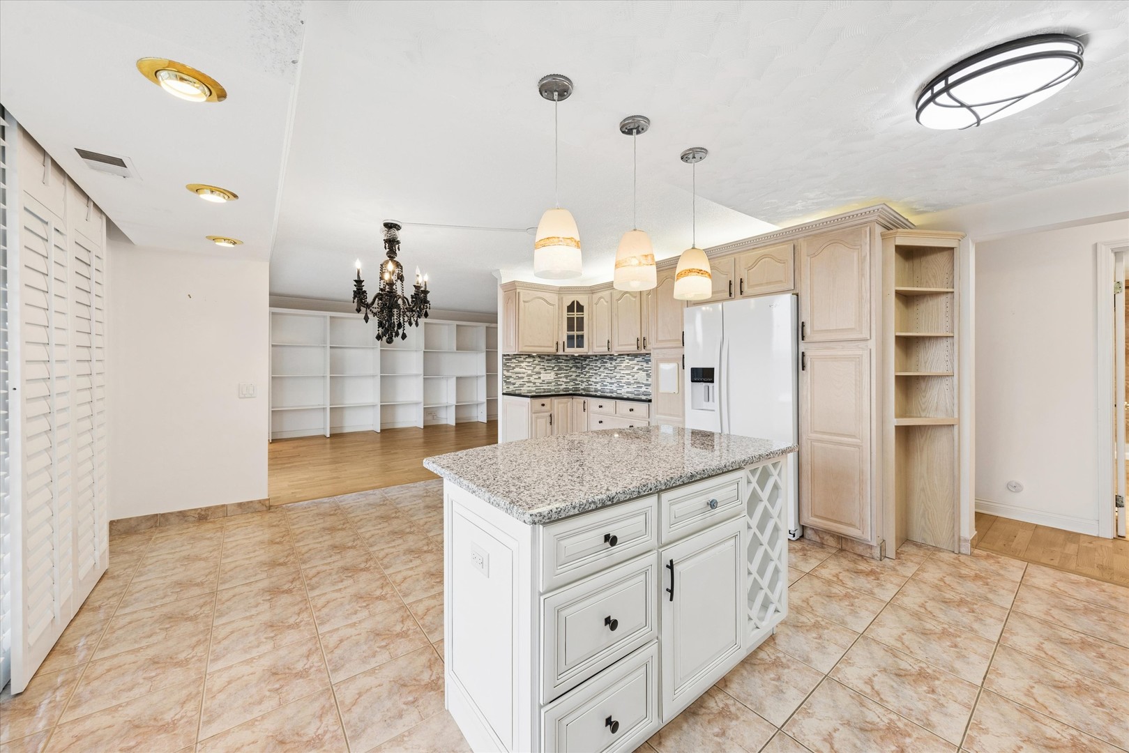 2 S ATRIUM Way Unit: 603