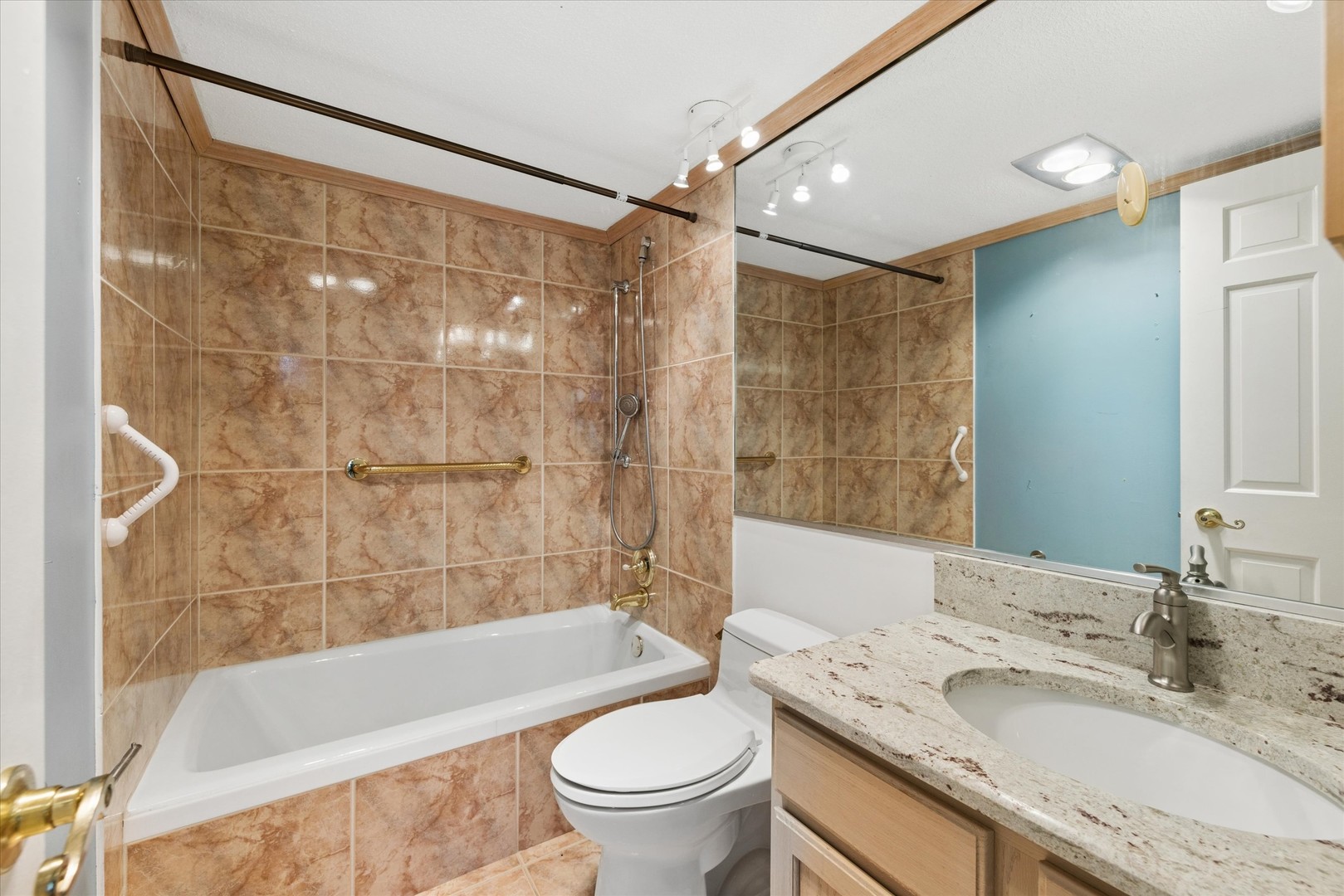 2 S ATRIUM Way Unit: 603