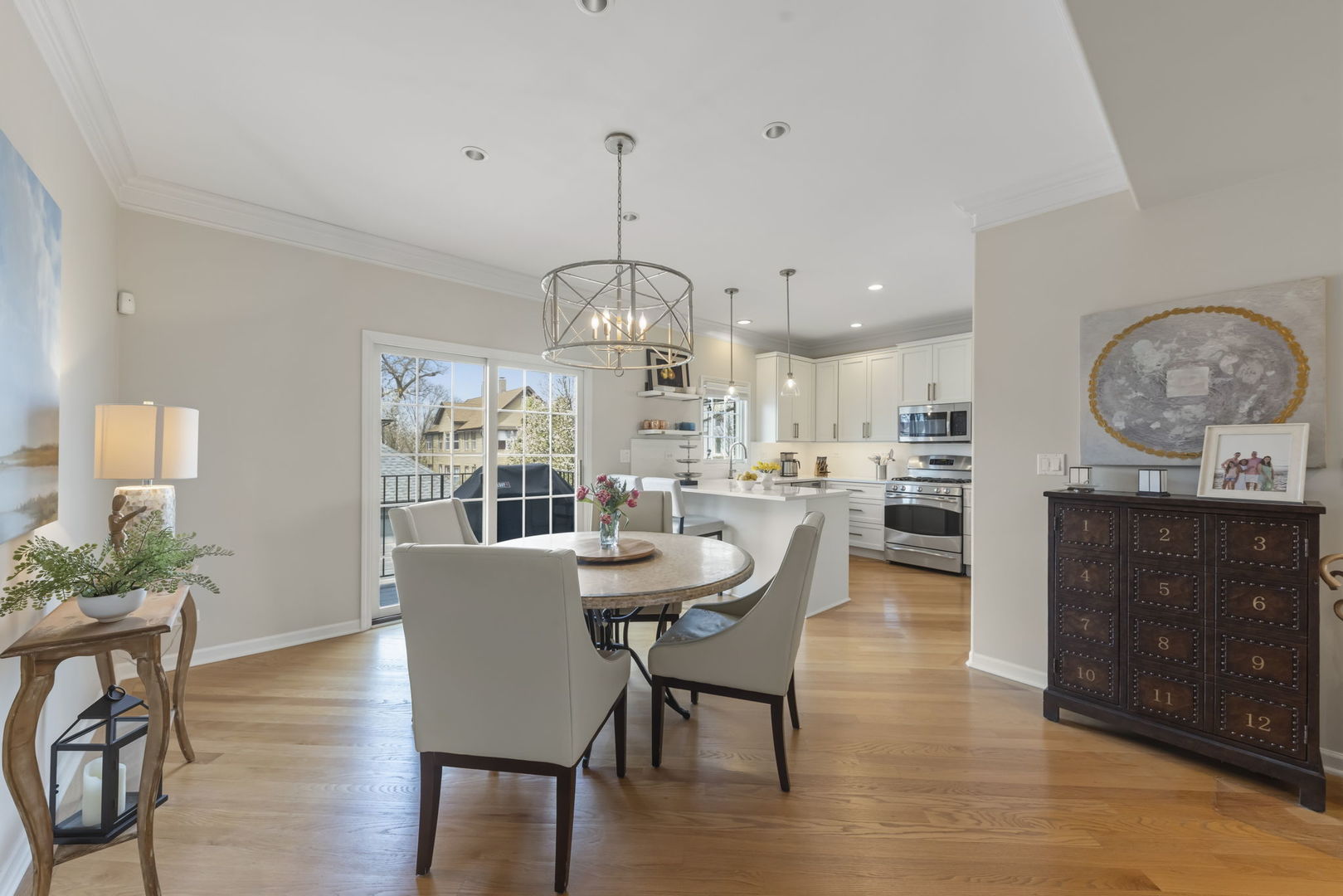 216 N Addison Avenue