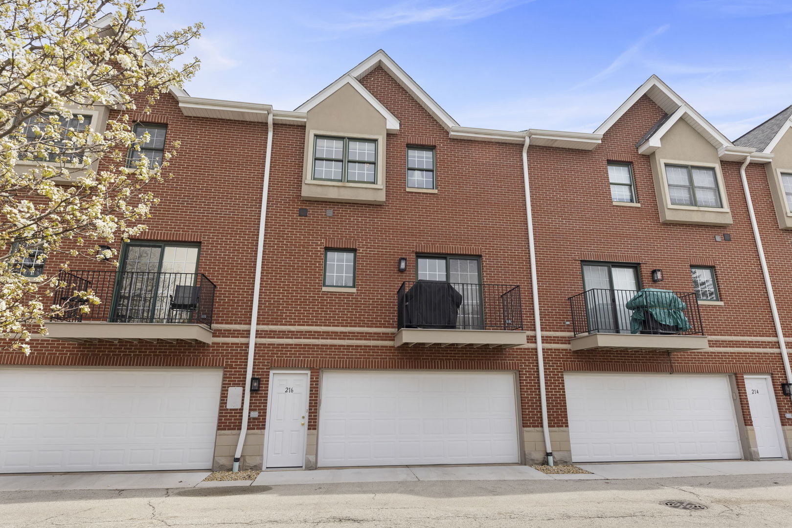 216 N Addison Avenue