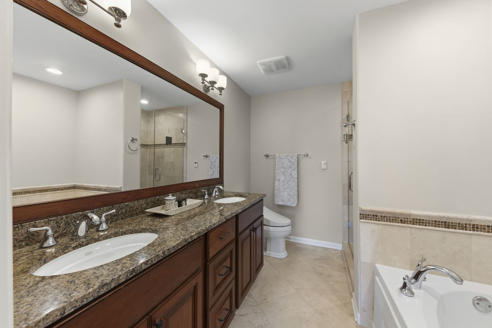 216 N Addison Avenue