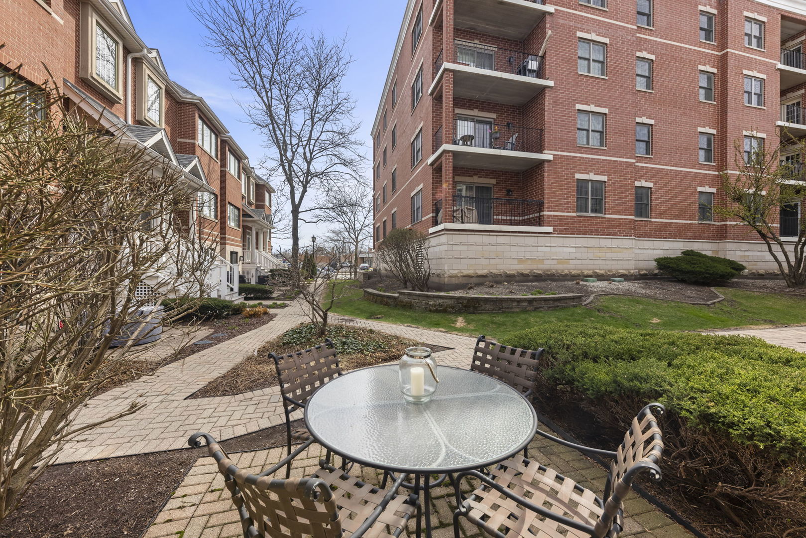 216 N Addison Avenue