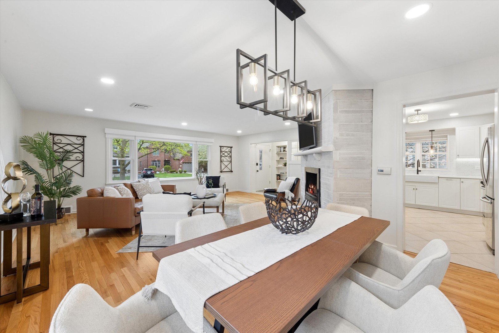 123 E Columbia Avenue