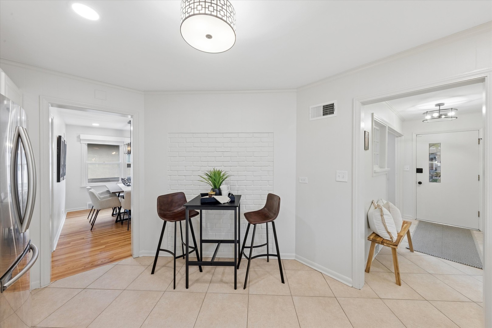 123 E Columbia Avenue