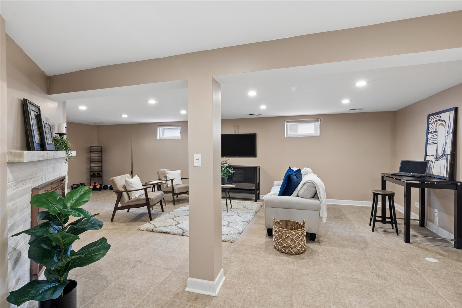 123 E Columbia Avenue