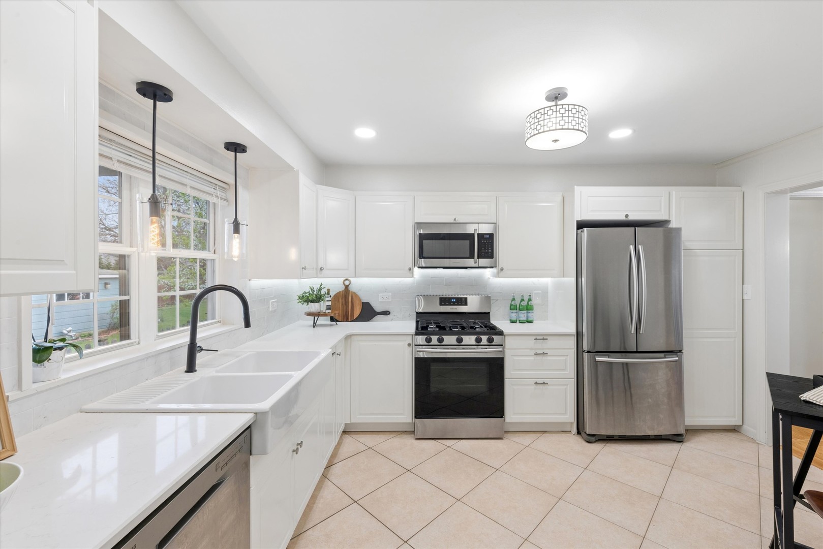 123 E Columbia Avenue